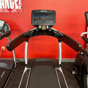 Life Fitness Discover SE Treadmill — [Display Model]