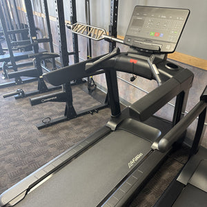 Life Fitness Club Series+ Treadmill — [Display Model]